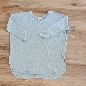 🩷 5/$12 Babaton Light Gray Long Sleeve Top
